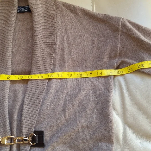 MAGASHONI New York 100 % cashmere cardigan size S